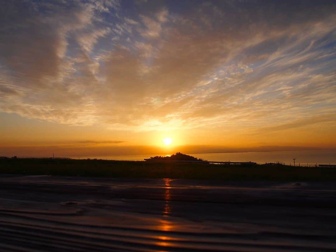 グランヴィリオリゾート石垣島さんのインスタグラム写真 - (グランヴィリオリゾート石垣島Instagram)「﻿ こんにちは。﻿ 本日はあいにくのお天気の石垣島です。﻿ 暖かい日が続いていましたが﻿ また少し寒くなりそうですね。﻿ 先日晴れた日の夕日はとても﻿ 綺麗でした。﻿ ﻿ ﻿ #沖縄 #okinawa #石垣島 #ishigakiisland #石垣 #ishigaki #八重山諸島 #八重山 #yaeyama #グランヴィリオホテル #グランヴィリオリゾート石垣島#GRANDVRIORESORTISHIGAKIJIMA#グランヴィリオリゾート石垣島ヴィラガーデン #リゾートホテル #resorthotel #旅行 #旅 #trip ﻿ #ガーデン #garden #海 #sea #夕日 #sunset」1月26日 17時28分 - grandvrioresort_ishigakijima