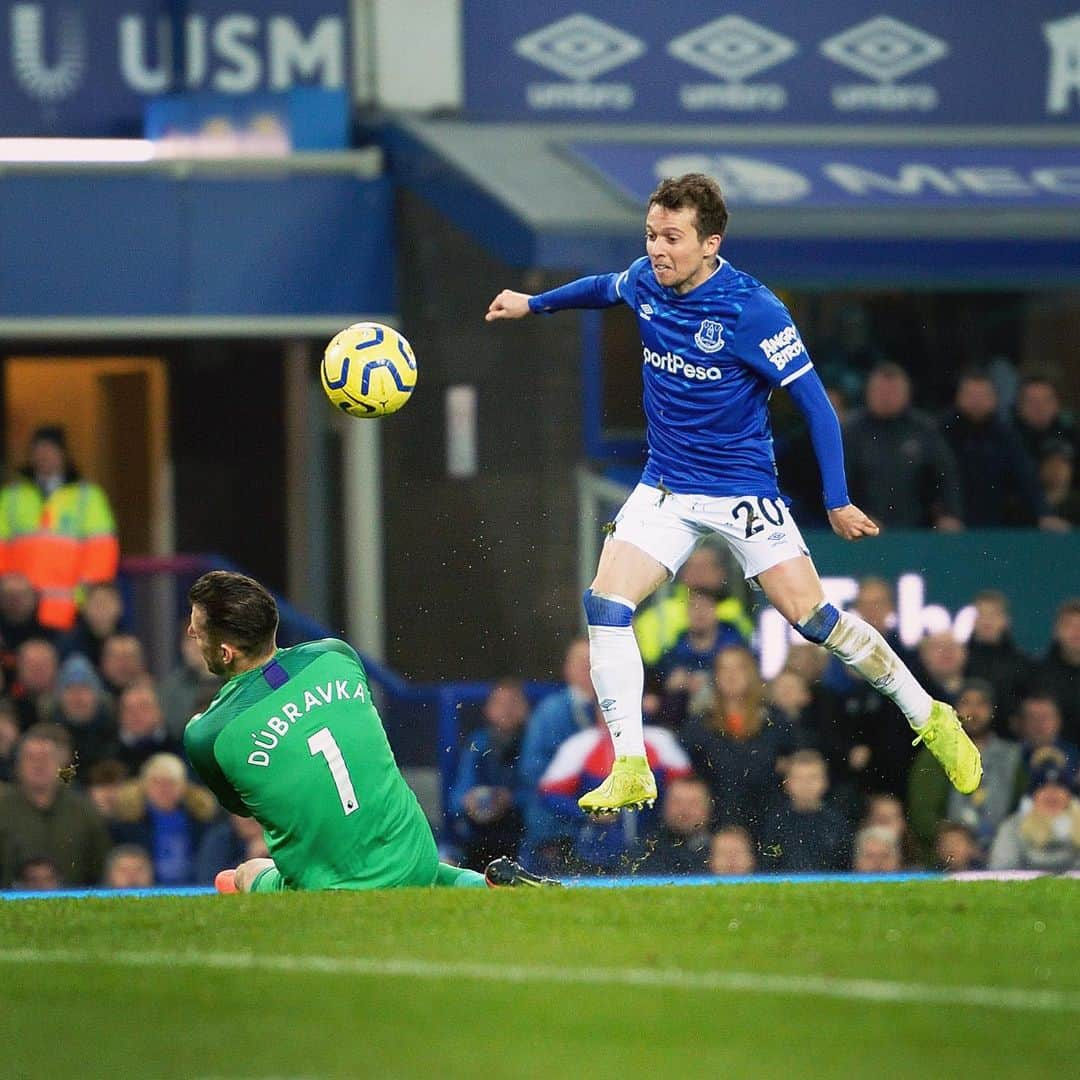 エヴァートンFCさんのインスタグラム写真 - (エヴァートンFCInstagram)「🧙‍♂️💫 • • • #bernard #bernardduarte #everton #efc #blues #toffees #nsno #skills #brazil #brasil #premierleague #pl」1月26日 17時29分 - everton