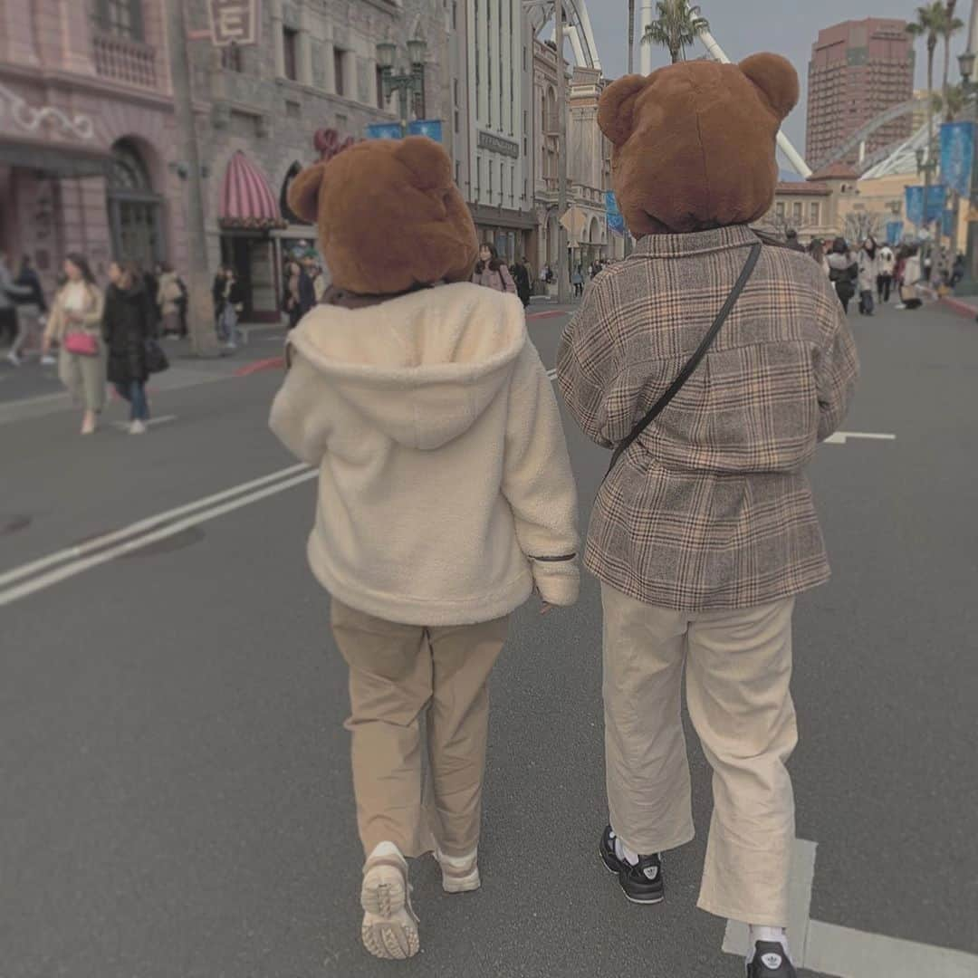 RiLiさんのインスタグラム写真 - (RiLiInstagram)「ブラウンコーデでなりきり🍿🍌【ティムコーデ】🐻🐻 ..... USJに行くときは【ティムコーデ】を🧸🍿ティムはミニオンに出てくるキャラクター・ボブがいつも持ち歩いているぬいぐるみのことだよ🍌🍌 カチューシャ、キャップ、そしてもこもこのウィンターハットなど…パークにはティムモチーフの被り物がたくさん🍩友だちやカップルで一緒におそろいのものをチョイスしてね🍟 手持ちのブラウンアイテムでコーデを組めば簡単にティムに🐻🐻春休みの旅行や卒業旅行はティムになりきって、パークを楽しんじゃおう🎡🎢🎠 ❣ ❣ ❣ ❣ ❣ サイトやSNSで掲載させていただくお写真募集中😘📸 かわいいコーデやアイテム、注目スポットなどが撮れたら、ハッシュタグ→#rili_tokyo  を付けて投稿❗ ． Special Thanks💋 Photo by @mkfjmt1010 @aichii_i @_onakaippai__ @yaneneko46 @lkky___23 @reomako.kran_ @ami__mi3 @__rinayan__ @sirokuma__2612 @akari._.oo ． #冬 #冬コーデ #ティムコーデ #ユニバコーデ #ティム #USJ #USJコーデ  #カラーパンツ#シミラールック #シミラーコーデ #リンクコーデ #ブラウンコーデ #ベージュコーデ  #ワントーンコーデ #シンプルコーデ  #カジュアルコーデ #ガーリーコーデ #置き画 #置き画くら部 #今日のコーデ #コーデ #コーディネート #RiLi  #おしゃれさんと繋がりたい #お洒落さんと繋がりたい #ファッション #패션스타그램 #ootd #outfit」1月26日 18時00分 - rili.tokyo