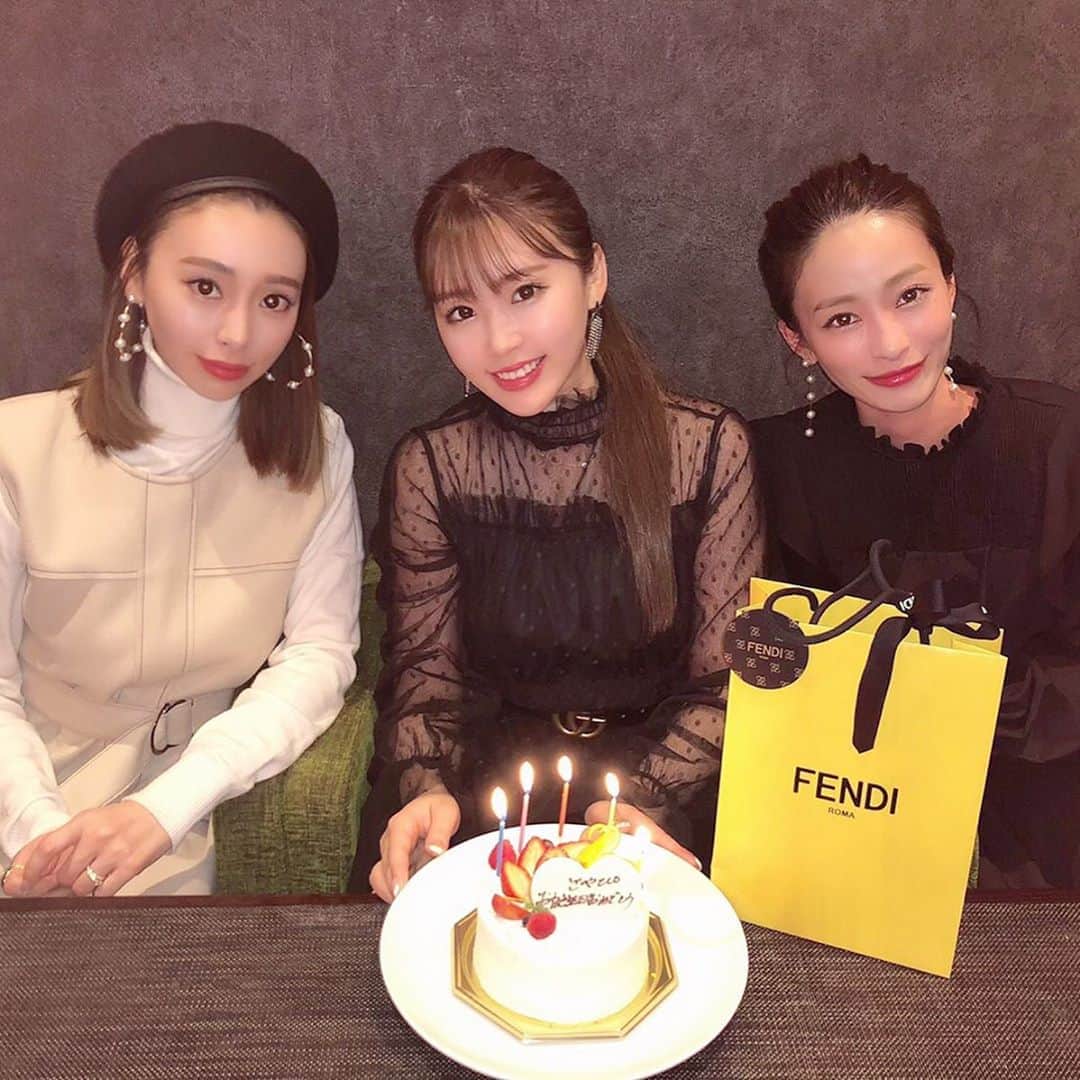 藤川沙弥のインスタグラム：「𓂃♥﻿ ﻿ 大好きな2人が﻿ お祝いしてくれました🎂🥰﻿ ﻿ 🎁も嬉しすぎ⸝⸝⸝⸝⸝⸝﻿ かわいすぎるよ~😢﻿ 大切にします💛💛💛﻿ いつも本当ありがとう☺️💕﻿ ﻿ 2人とも @lilas_jp の洋服を﻿ 着てきてくれた事にも﻿ うるうる⸝⸝ʚ̴̶̷̆ ̯ʚ̴̶̷̆⸝⸝❤️」