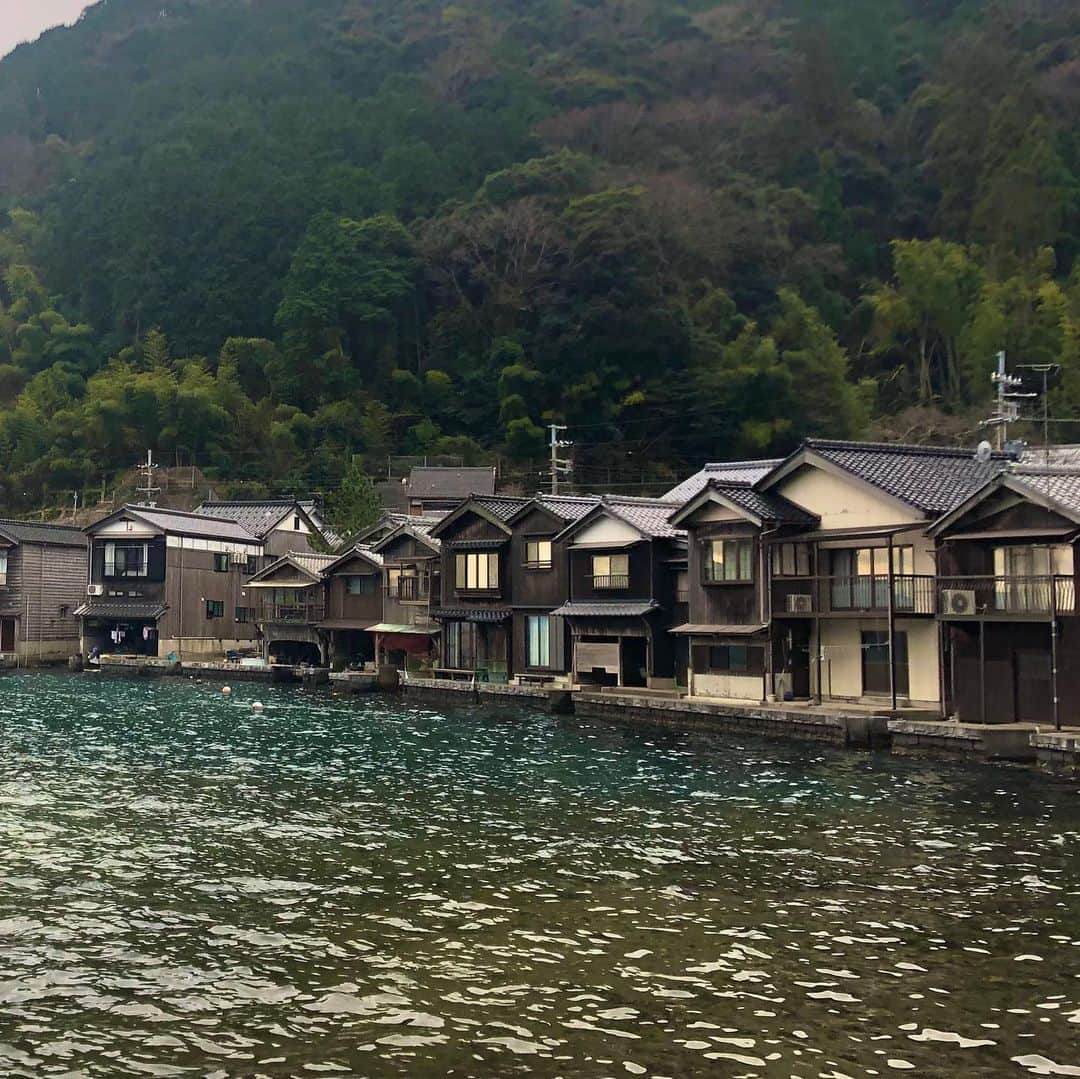 片桐優妃さんのインスタグラム写真 - (片桐優妃Instagram)「ずっと行きたかった#伊根の舟屋 #🚤 . 途中までボートで行くの。#風情 しかなかった。すごかった。#京都 はもう大体全部行った💁‍♀️とか思ってたけど全然そんなことなかった🙇‍♂️💕 . #kyoto #旅OL #日本旅 #関西旅行 #冬の京都」1月26日 18時02分 - yuki710