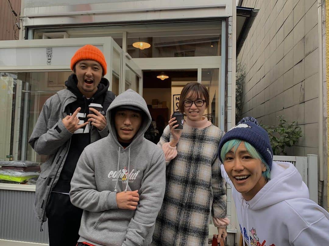 柴田翔平のインスタグラム：「久しぶりーの山本FAMILY🤙🏽🔥 @coffeeslut の美味しいコーヒー飲んできたよー！ #山本美優　#山本アーセン」