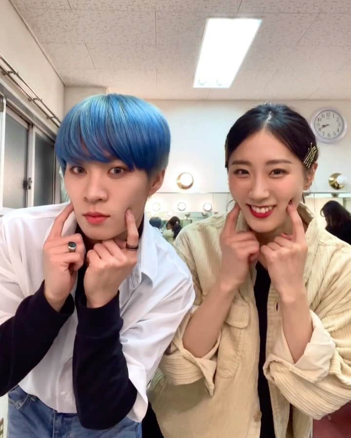 ピョン・ヒョンミンのインスタグラム：「#지코 선배님 #아무노래 챌륀쥐 @woozico0914  #윤쁘 누나랑 #아무노래챌린지🕺🔥🙌 #잠시 를 반대로써서 #시잠 된건 안비밀🤪」