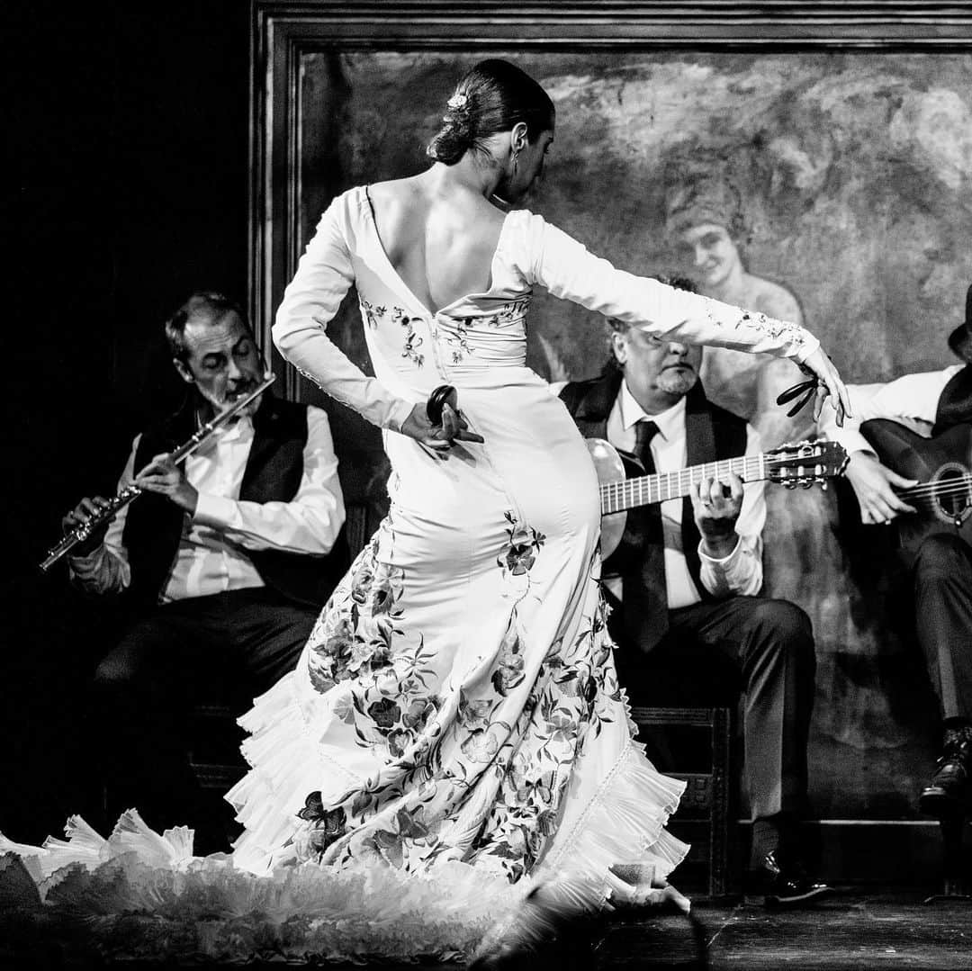 DeFlamenco.comさんのインスタグラム写真 - (DeFlamenco.comInstagram)「Inmaculada Salomón en Zincalí del Corral de la Morería.  #flamenco #deflamenco #baileflamenco #batadecola #fotoflamenco #baile #balletnacionaldeespaña  @inmasalomondance 📷@manjavacas.flamenco」1月26日 18時20分 - deflamenco