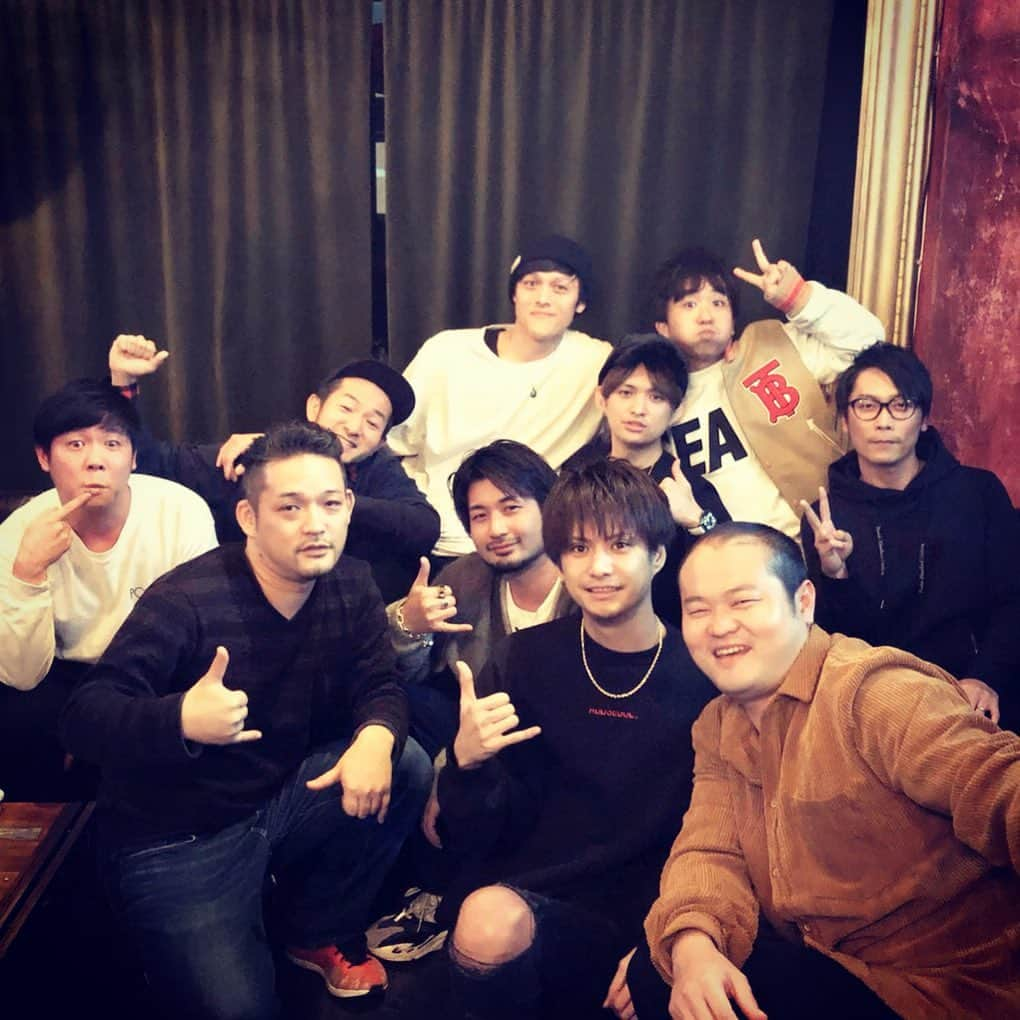 中村祐志のインスタグラム：「84年会  #新年会 #同級生 #84 #異業種 #仲間 #おじさん #年男」