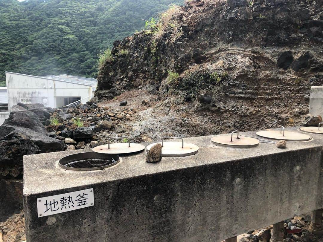 尾崎愛さんのインスタグラム写真 - (尾崎愛Instagram)「青ヶ島、また行きたい。昨年一番の大冒険でした🚁1枚目よく見たらツバメが！  https://www.onestory-media.jp/post/?id=3372&title_id=3826  #青ヶ島 #伊豆諸島 #秘境 #島 #旅 #aogashima #tokyo #japan #travel」1月26日 18時37分 - aiozaki0422