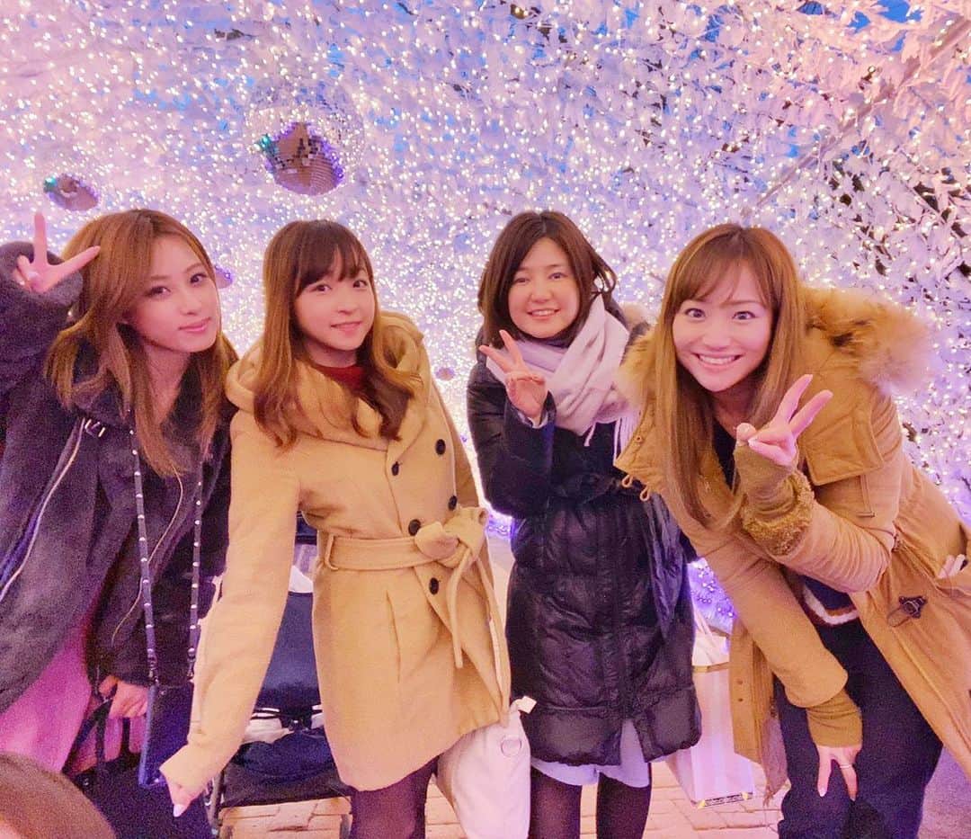 くぼたみかのインスタグラム：「4年ぶりの親友旅行🚘❣️ 時之栖のキラキライルミネーション幻想的で良かった🥺✨ 何年経ってもみんなで旅行行き続けたいな😉 #bestfrienfs #親友　#trip #travel #japan」