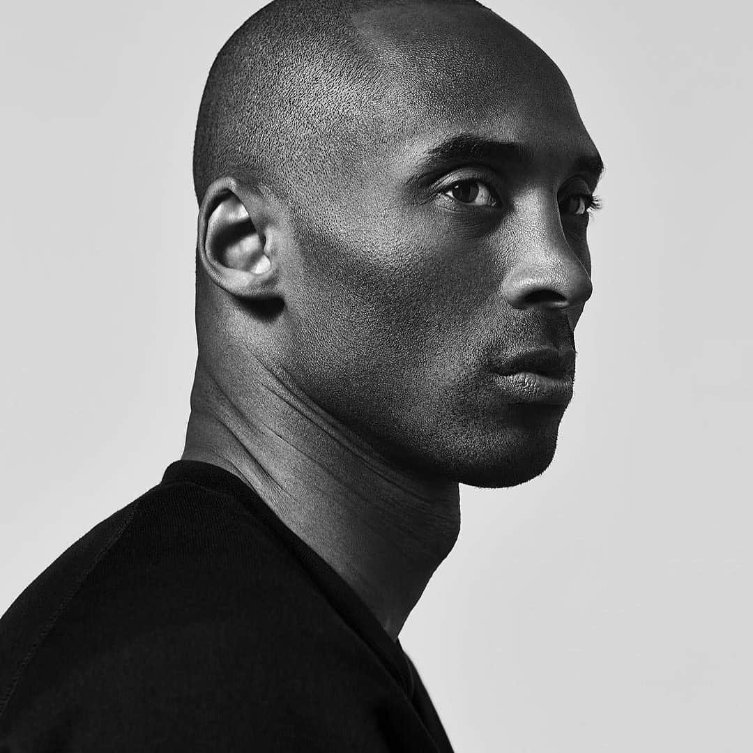 エリック・ホズマーのインスタグラム：「Can’t believe it. Gone way to soon. RIP Kobe! RIP GiGi!」