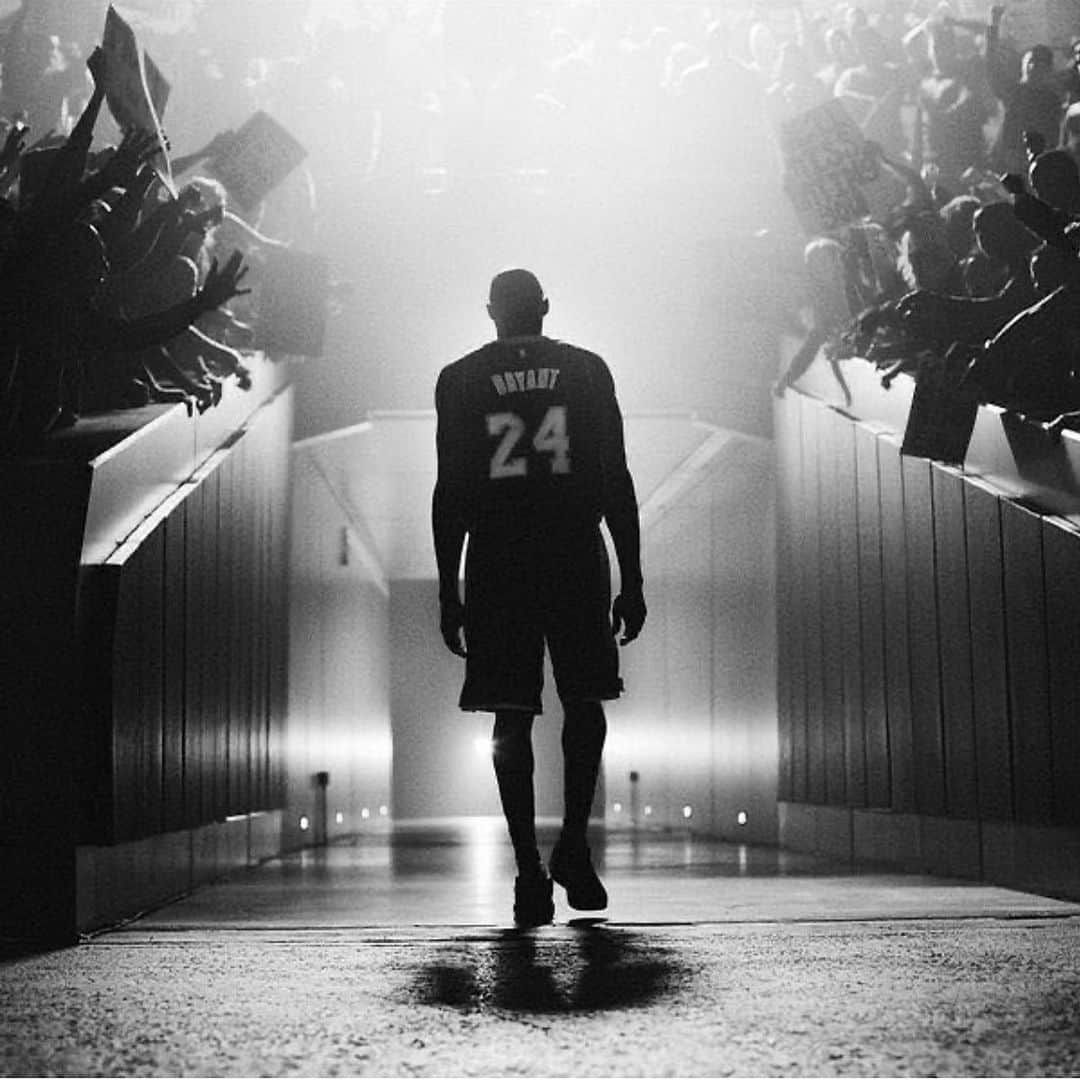 ニコラス・パレハさんのインスタグラム写真 - (ニコラス・パレハInstagram)「No puedo creerlo ... Rest In Peace Kobe...🙏🏻🏀 😢 #24 #lakers #leyenda」1月27日 5時36分 - nicopareja5