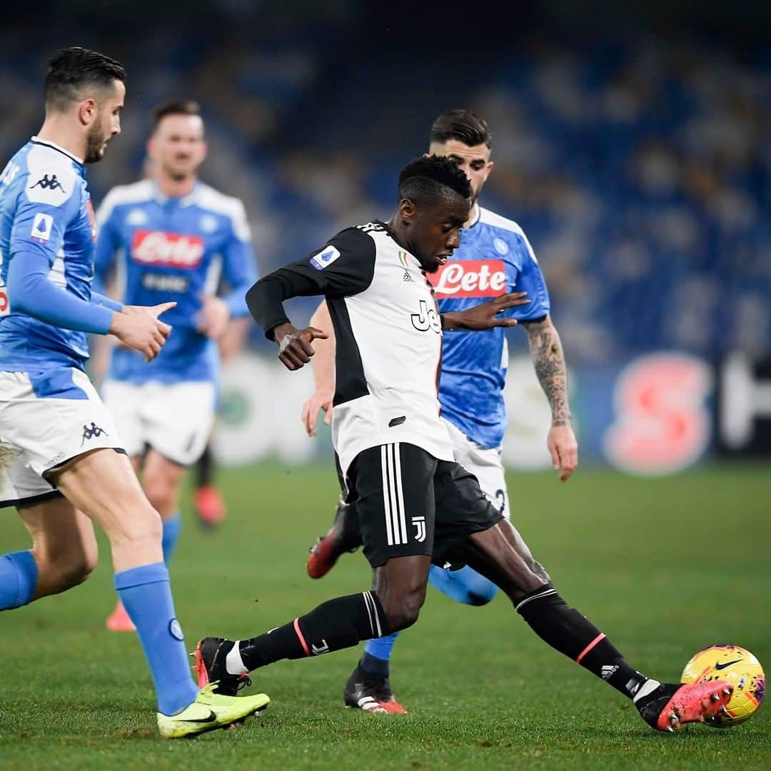 ユヴェントスFCさんのインスタグラム写真 - (ユヴェントスFCInstagram)「All square at the break. #FinoAllaFine, bianconeri!  #NapoliJuve #ForzaJuve」1月27日 5時36分 - juventus