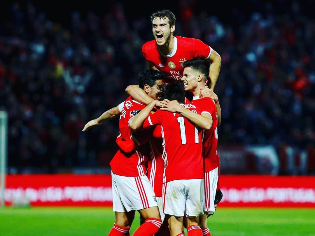 ユリアン・ヴァイグルさんのインスタグラム写真 - (ユリアン・ヴァイグルInstagram)「Important 3 points!💪🏽🔴⚪️ #pelobenfica」1月27日 5時39分 - juweigl