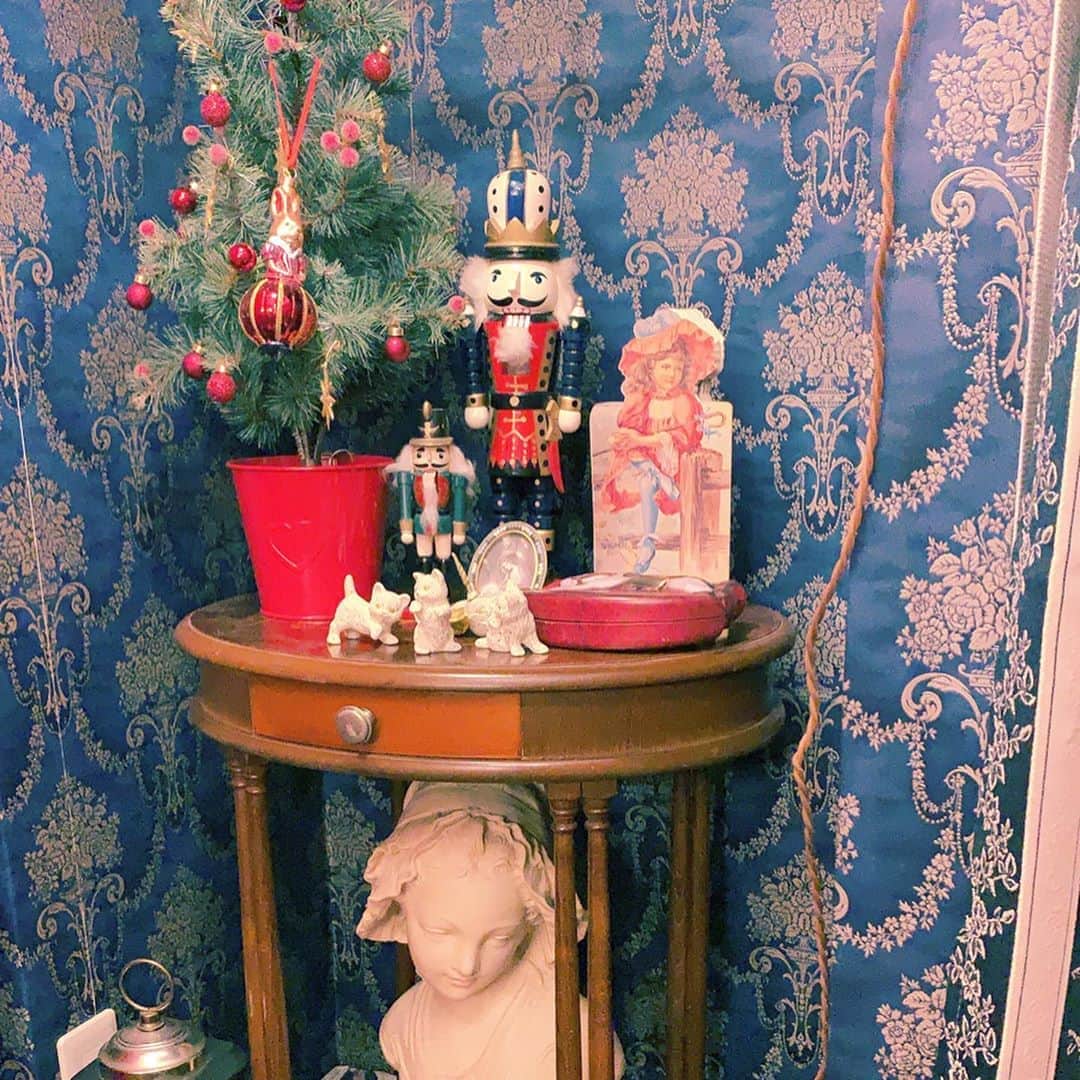 東佳苗さんのインスタグラム写真 - (東佳苗Instagram)「Salon de Shiberia @shiberiantiques にてchristmas partyの思い出…🎄🐇❤️ はるねちゃんがうさケーキを用意してくれてました😍🐇🎂🐇 天井まで美で圧巻でした…🕯✨🩰🪐🐇 #christmas」1月27日 4時11分 - usagi_kanae