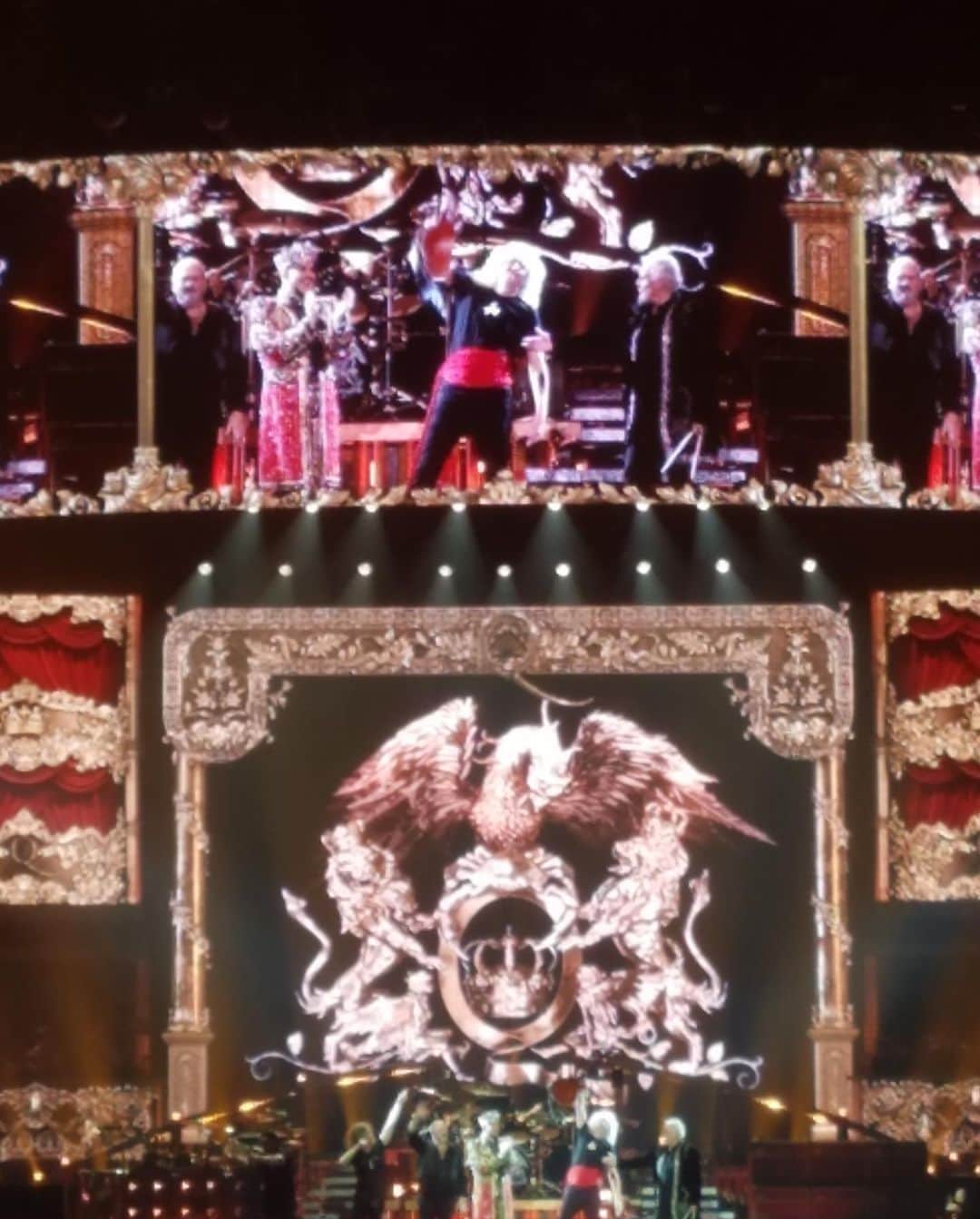 桃井かおりさんのインスタグラム写真 - (桃井かおりInstagram)「我が人生最高のステージ…神がおりとりました。泣きました。月に行くより!Queen観たほうがい…大人はステキです💘 #queen」1月27日 4時14分 - kaori_momoi