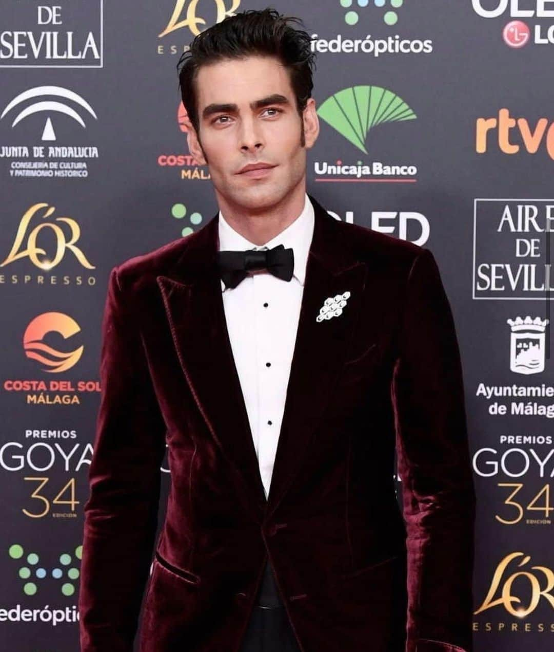 ジョン・コルタジャレナさんのインスタグラム写真 - (ジョン・コルタジャレナInstagram)「Yesterday at the Goya awards celebrating the Spanish cinema.  #tomford #bvlgari #goyas2020」1月27日 4時23分 - jonkortajarena