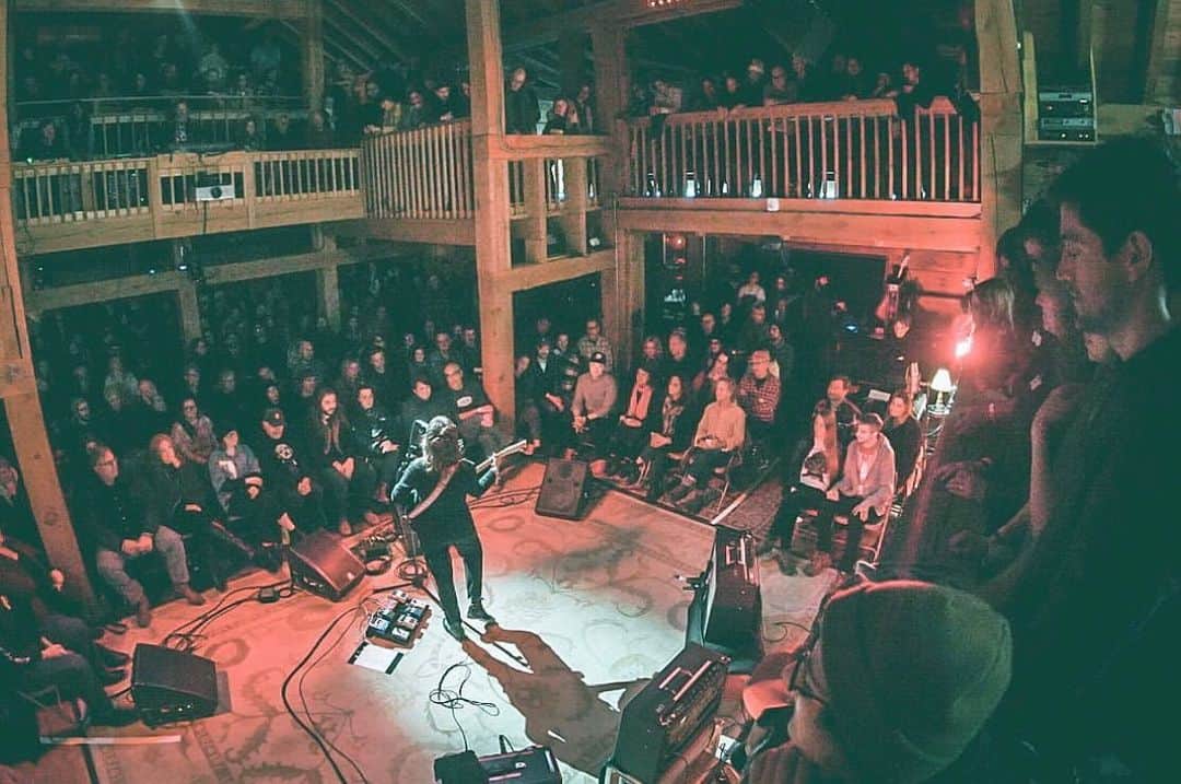 コートニー・バーネットのインスタグラム：「Levon Helm Studio, Woodstock NY 💜 Photo by @mulographynyc」