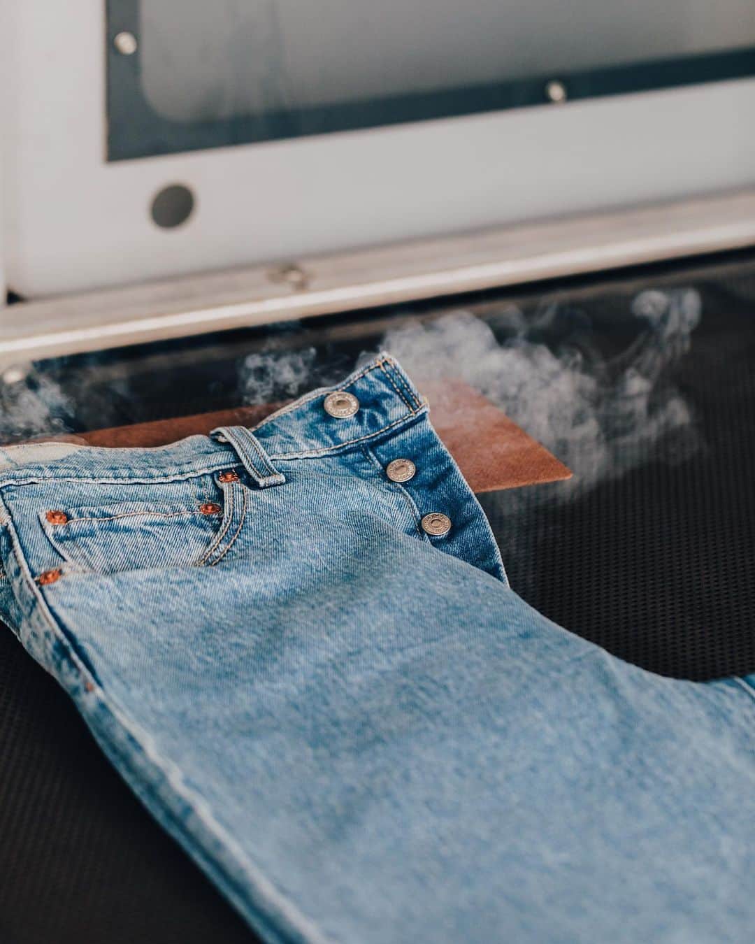 Levi’sさんのインスタグラム写真 - (Levi’sInstagram)「How would you customize your Levi’s? Stop by Levi’s Haus Miami today for a chance to win a spot in a @verdy workshop.」1月27日 4時34分 - levis