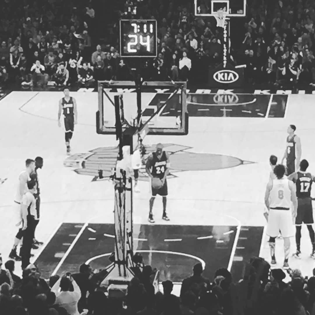 パトリック・オウォモイエラさんのインスタグラム写真 - (パトリック・オウォモイエラInstagram)「RIP @kobebryant  #cantbelieveit  #24in24 #lakers #legend #mambamentality #kobebryant」1月27日 5時01分 - owomuck