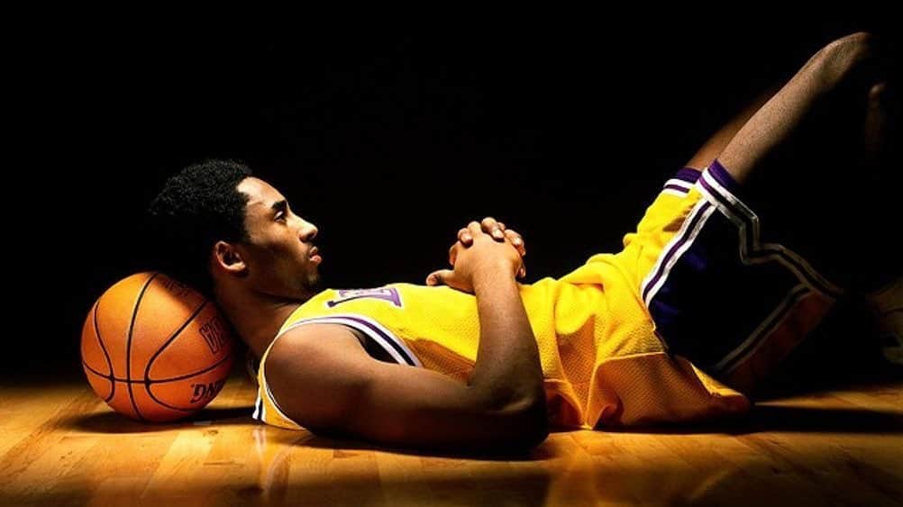 ティム・ハーダウェイ・ジュニアのインスタグラム：「One of the greatest figures in sports history!! Devastated right now. RIP #blackmamba 🙏🏾」