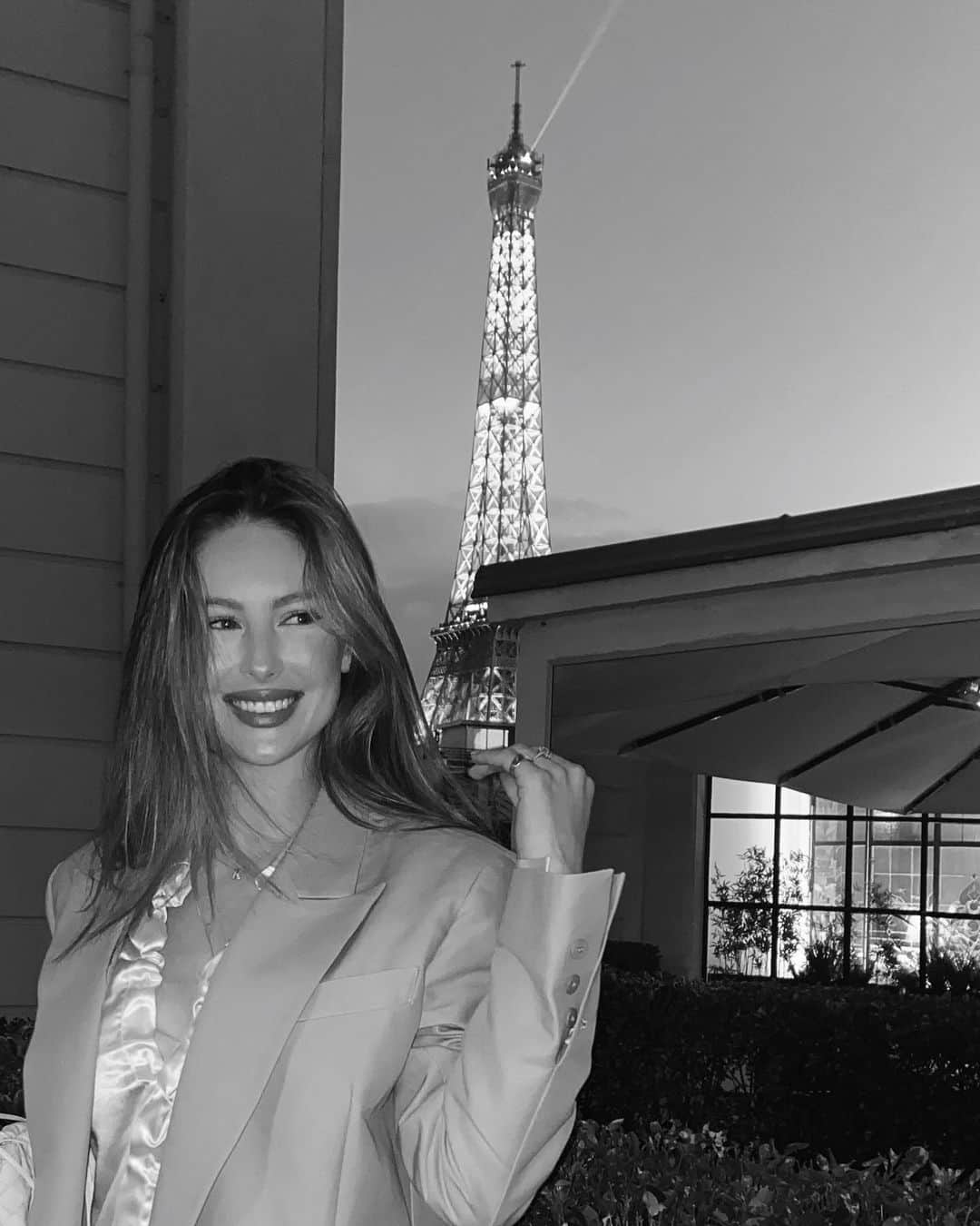 Mathilde Goehlerのインスタグラム：「Always smiling here 🖤」