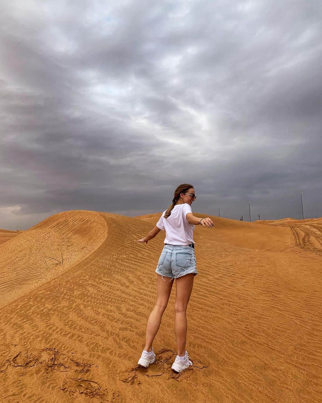 マリナ・デュランダのインスタグラム：「Take me back 🏜 🌵 🐪」