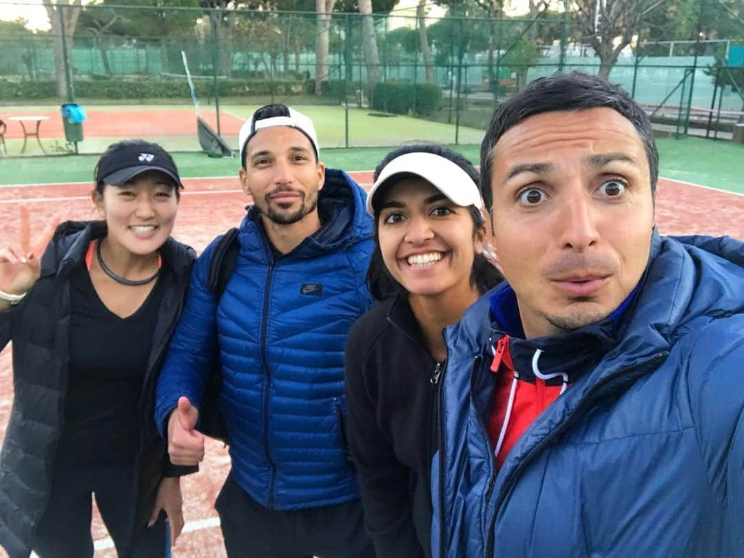 奥野彩加さんのインスタグラム写真 - (奥野彩加Instagram)「Grinding everyday with the Fam🎾☀️❤️ 朝一から夜遅くまで毎日練習&トレ－ニング➰  クタクタで死んでるはずなのに笑顔すぎる😂😅 #毎日一緒 #家族みたいw #3週目突入 • • #テニス #トレーニング #アスリート #スポーツ #tennis #sports #life #gym #training #fitness #fit #athlete #smile #tennisplayer #work #tour #world #turkey  #테니스 #스포츠 #love #team #happy」1月26日 20時41分 - ayakaokuno