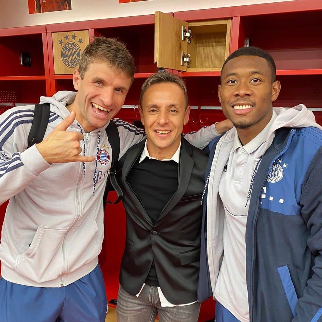 トーマス・ミュラーのインスタグラム：「Um campeão back at Home 🏆🥇 Raffaelloooo meu amigo 🤗🙆🏼‍♂️ #teammates #heisspecial #copalibertadores #alabisiii #fcbayern #gutefreundekannniemandtrennen」