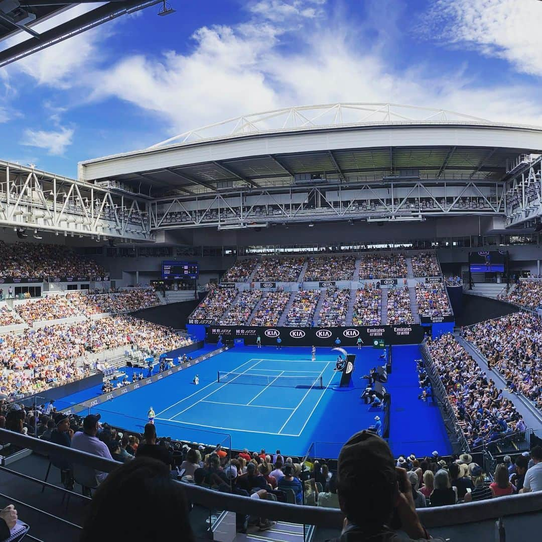 伊達公子さんのインスタグラム写真 - (伊達公子Instagram)「DAY7 Kvitová vs Sakkari Jaberur vs Wang Qiang  Sofia Kenin vs Coco Gauff Ashleigh Barty, vs Alison Riske 楽しみにしていたGauffはKeninのソリッドな、そして、ここのポイント取りたいと思う場面でさらに高い集中力で素晴らしいプレーをした末の勝利。 もう一試合は地元Bartyは、安定したプレーでした。 明日はボトムハーフ！ #伊達公子  #kimikodate  #テニス  #テニスプレーヤー  #テニスプレイヤー  #tennis  #tennisplayer  #ao2020  #ausopen  #ausopen2020  #australianopen  #australianopen2020  #全豪オープンテニス  #全豪オープンテニス2020  #australia  #melbourne  #オーストラリア  #メルボルン  #wowow  #wowowtennis  #wowowテニス  #day7  #大会7日目  #4r  #4回戦」1月26日 20時55分 - kimiko.date