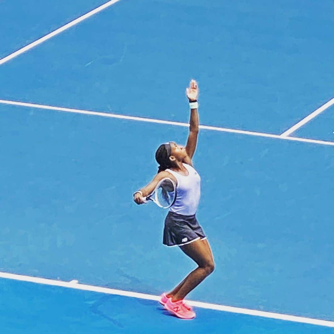 伊達公子さんのインスタグラム写真 - (伊達公子Instagram)「DAY7 Kvitová vs Sakkari Jaberur vs Wang Qiang  Sofia Kenin vs Coco Gauff Ashleigh Barty, vs Alison Riske 楽しみにしていたGauffはKeninのソリッドな、そして、ここのポイント取りたいと思う場面でさらに高い集中力で素晴らしいプレーをした末の勝利。 もう一試合は地元Bartyは、安定したプレーでした。 明日はボトムハーフ！ #伊達公子  #kimikodate  #テニス  #テニスプレーヤー  #テニスプレイヤー  #tennis  #tennisplayer  #ao2020  #ausopen  #ausopen2020  #australianopen  #australianopen2020  #全豪オープンテニス  #全豪オープンテニス2020  #australia  #melbourne  #オーストラリア  #メルボルン  #wowow  #wowowtennis  #wowowテニス  #day7  #大会7日目  #4r  #4回戦」1月26日 20時55分 - kimiko.date