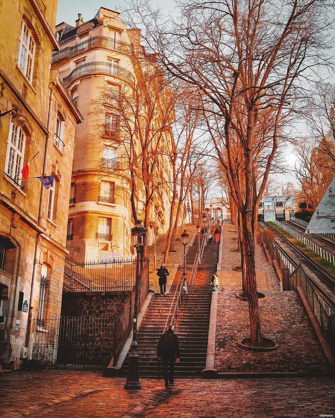 nathparisのインスタグラム：「Morning light ✨ #paris」
