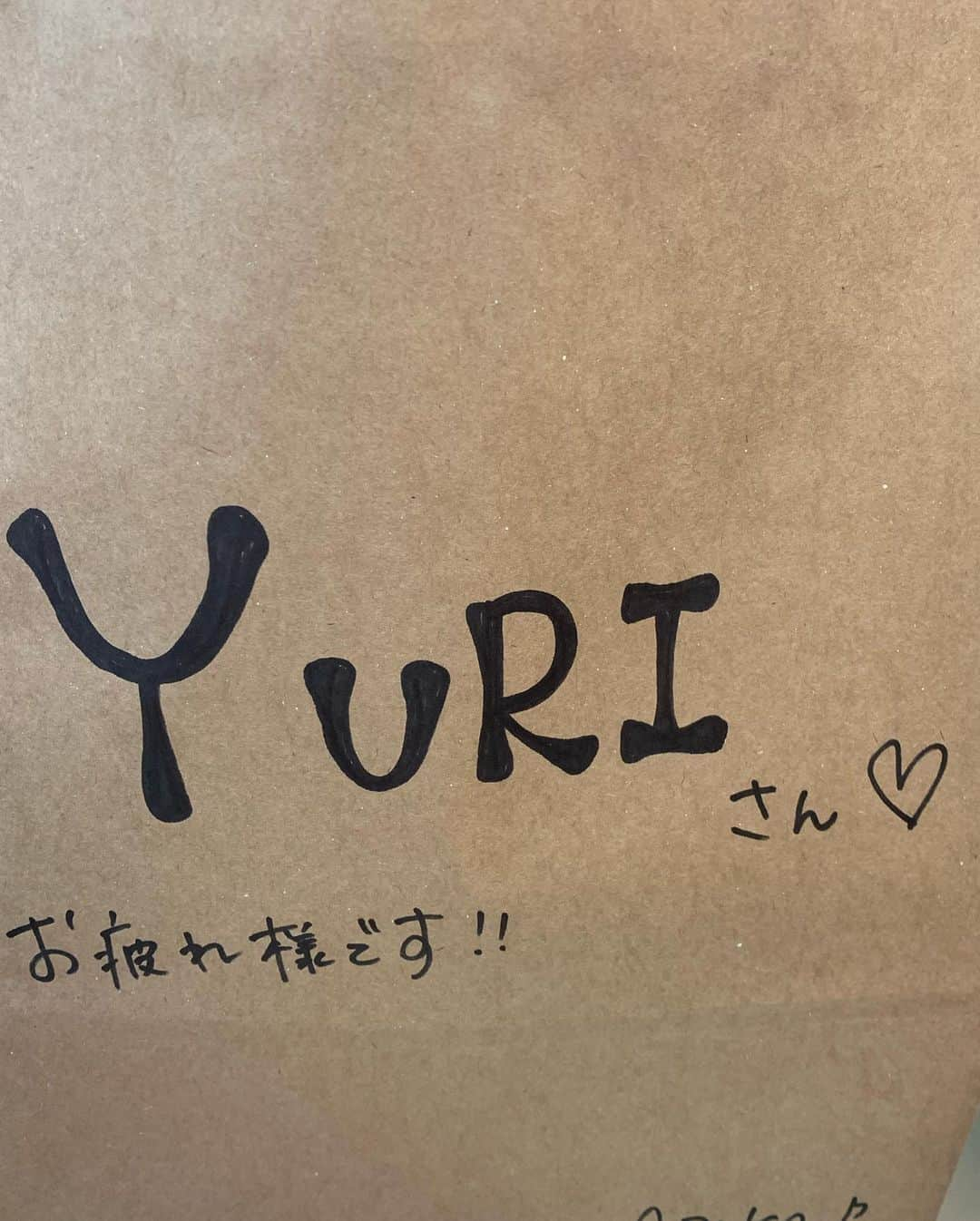 YURIさんのインスタグラム写真 - (YURIInstagram)「久保田さんの故郷静岡2デイズあっと言う間に終わった〜❣️故郷っていいなぁ〜。久保田兄さんのお母様が作って持って来て下さった桜海老のかき揚げはいつの間にか毎回兄さんとこの土地へ来る時の楽しみになってました😋そして沢山のプレゼントとお手紙ありがとう♥️♥️♥️読みながら東京へ帰ります💕#The legend, #toshikubota in his #hometown of #shizuoka was on fiyah!! Thank u to all the fans for bringing me gifts and letters, I’m always so touched by all of your ❤️ #tourlife #ontheroad #singer #artist #divalife #divafreshyuri #toshikubota」1月26日 20時52分 - divafreshyuri