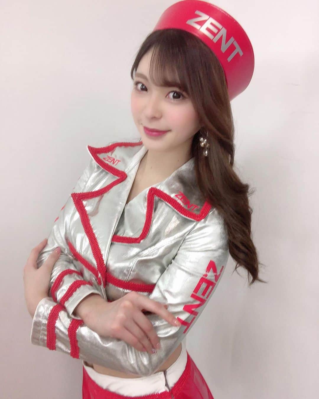 原満莉菜さんのインスタグラム写真 - (原満莉菜Instagram)「本日は、ZENTsweeties新年会in東京　でした🐭🎍💖 ． 来てくださったみなさんありがとうございました☺️！ ． 過去コスは2018年去年のを着ました！ 今年は真っ赤のコスチュームだから銀色は新鮮✨ ． ． #ZENTsweeties2019 #過去コスチューム　#ZENTsweeties2018 のです✨」1月26日 21時04分 - marina_serizawa