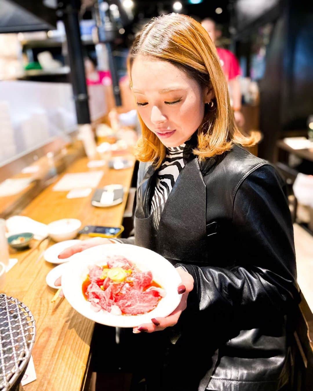 川戸沙羅のインスタグラム：「やっぱりやっぱり牛肉が1番好きだ❤️ トレ後の焼肉に1番幸せを感じる👅✨ 引く程レアで焼く🙋🏼‍♀️ #protain #🐄」