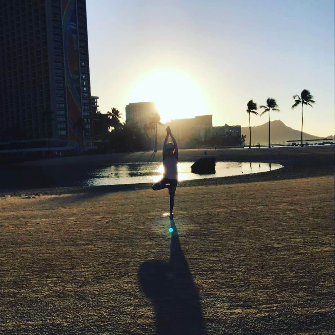 小川薫さんのインスタグラム写真 - (小川薫Instagram)「３泊のショートトリップだったけど サンディビーチまでドライブできたし 大満喫のハワイでした🏄‍♂️ mahalo🌺  #hawaii #ハワイ  #salondeclover  #サロンドクローバー #小川薫 #おもてなし #おもてなし料理教室 #料理教室 #料理研究家 #テーブルコーディネート #テーブルコーディネーター  #大阪料理教室 #cookingclass  #tablesetting  #堀江 #堀江公園 #tablecoordinate #パーティーフード #おもてなし料理  #和食レッスン　#和食　#和のテーブルコーディネート　#冬の和食レッスン」1月26日 20時57分 - salondeclover