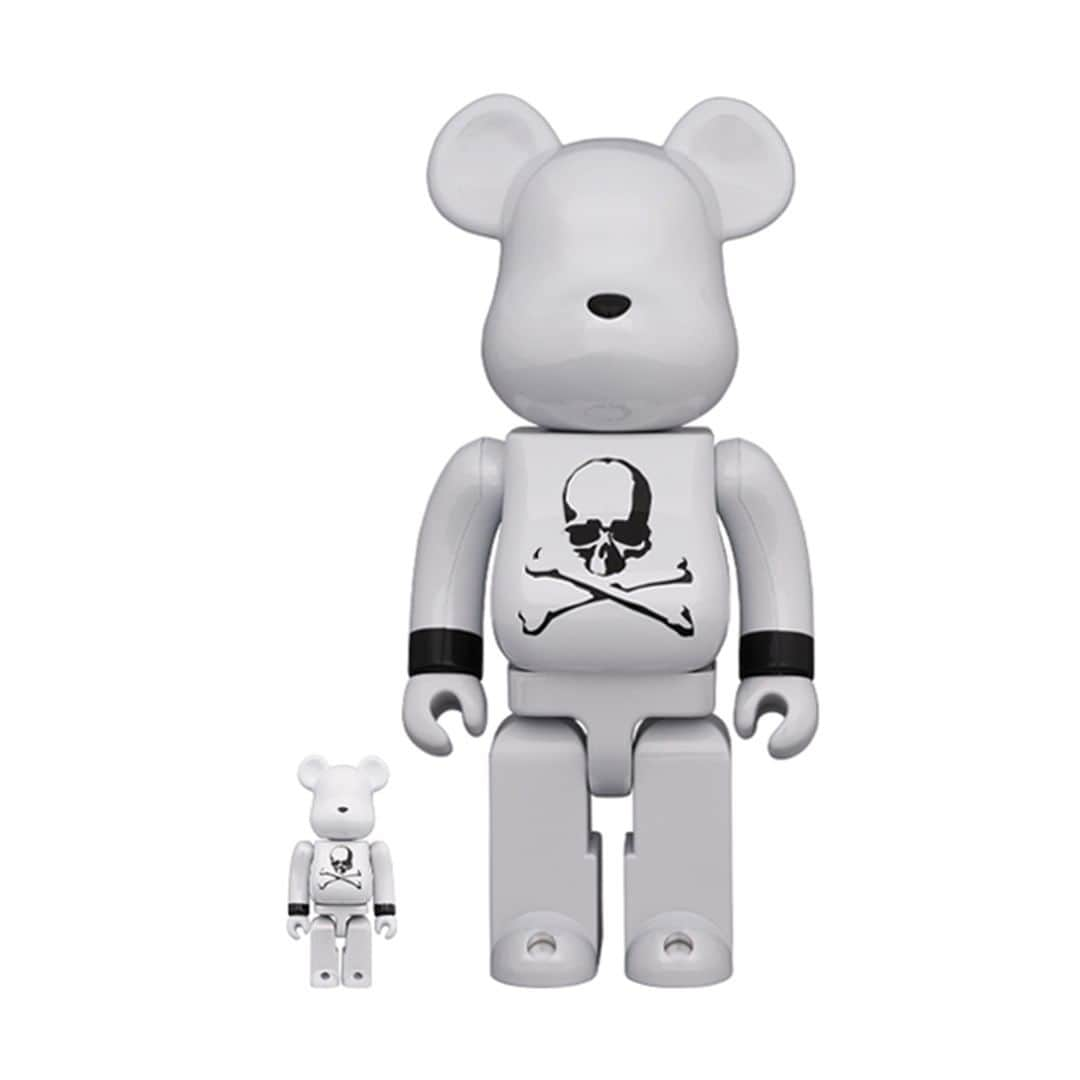 HYPEBEASTさんのインスタグラム写真 - (HYPEBEASTInstagram)「#hypeAF: @medicom_toy and @mastermindjapan_official are back with “White Chrome” take on the BE@RBRICK. Coming in 100%, 400%, and 1000% sizes, the collectible features a sleek white body with a metallic sheen, as well as mastermind’s traditional skull and crossbones in contrasting black. It’ll be available via raffle on February 1 at SHIBUYA PARCO’s 2G storefront. ⁠ Photo: Medicom Toy」1月26日 21時01分 - hypebeast