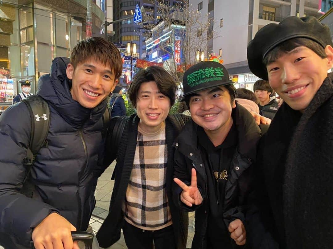 吉村真晴さんのインスタグラム写真 - (吉村真晴Instagram)「Great win👍 みんな応援ありがとう！  試合後の中華街にて、たまたま遭遇！ イオタさんの友達だから写真撮っちゃった笑 #加藤諒 #坂口涼太郎」1月26日 21時03分 - 0803_maharu