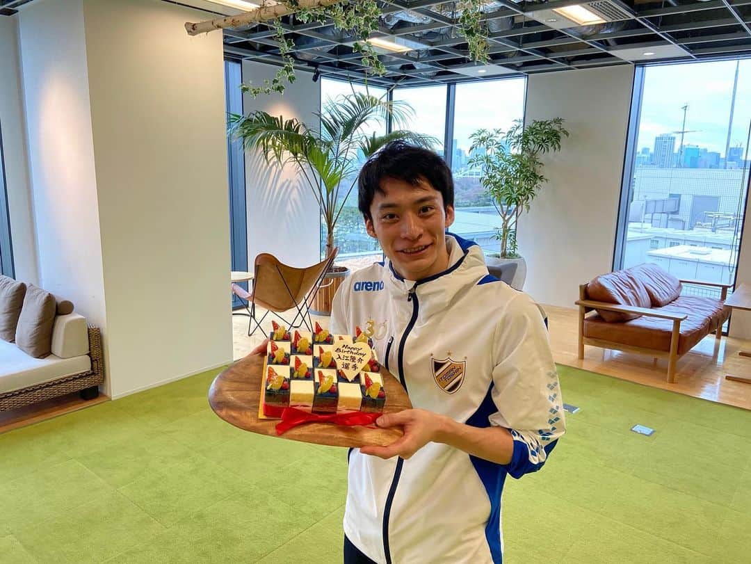 のインスタグラム：「アプリのリリース記念と誕生日イベントを開催させて頂きました！ お越しいただいた皆様ありがとうございました😊 . . 沢山お祝いして頂けました！ 30歳も頑張ります💪🏻 . . 昨日までの試合も良い形に来ており、迷いなくこのまま頑張り切りたいと思います！ . . これからもよろしくお願いします！ . . 今日お越し頂いた皆さん #IRIESWIMTEAM のハッシュタグで感想等お待ちしてます！アプリを普段見てくださってる皆さんもアプリの感想等もこのハッシュタグで教えてください！  #IRIESWIMTEAM #swimming #tokyo2020」