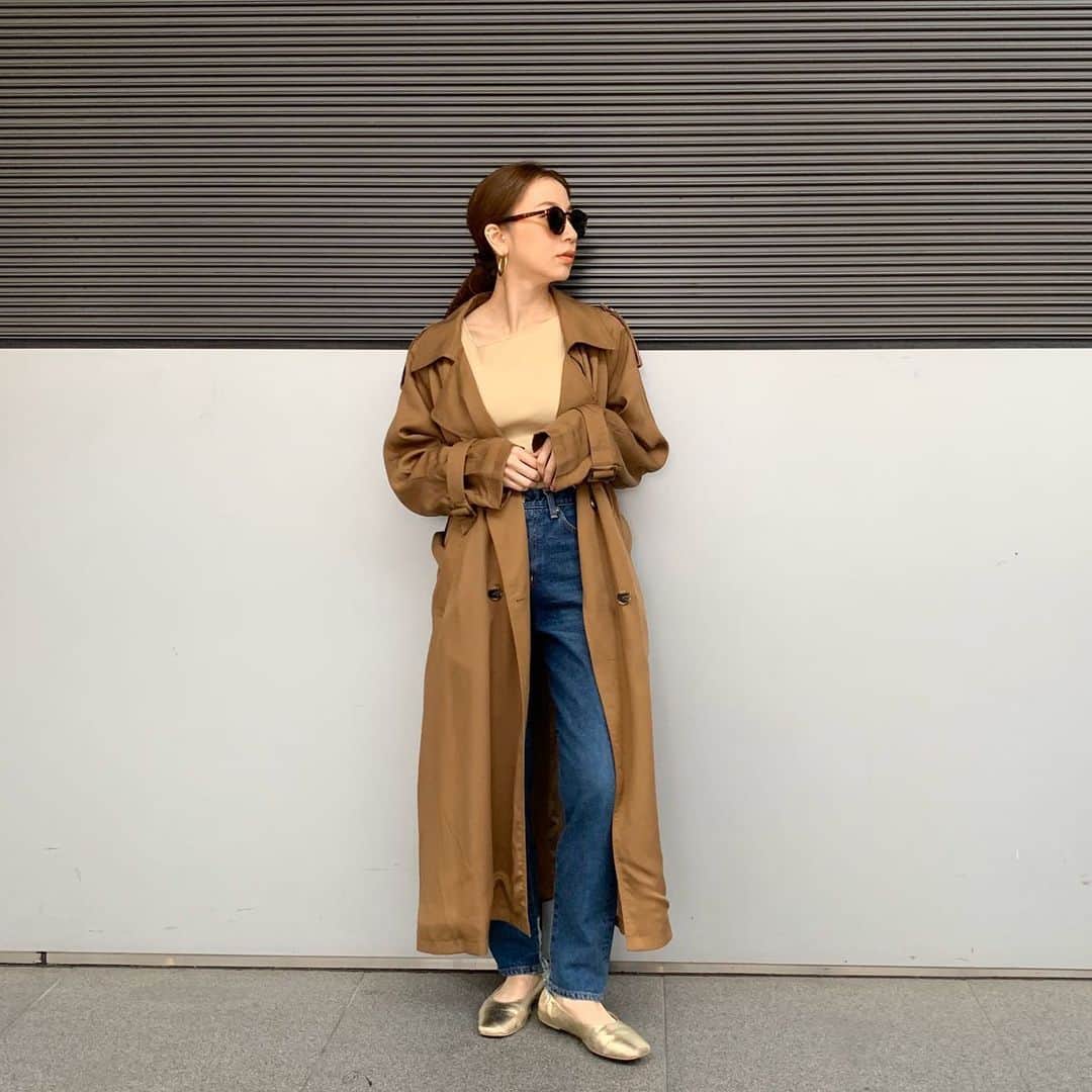 ungrid_minamiのインスタグラム：「. トレンチコートは春もてっぱん🌿 159cm Sサイズでこの丈です❣️ @ungrid_official @ungrid_staffsnap #Ungrid#アミュプラザ博多」