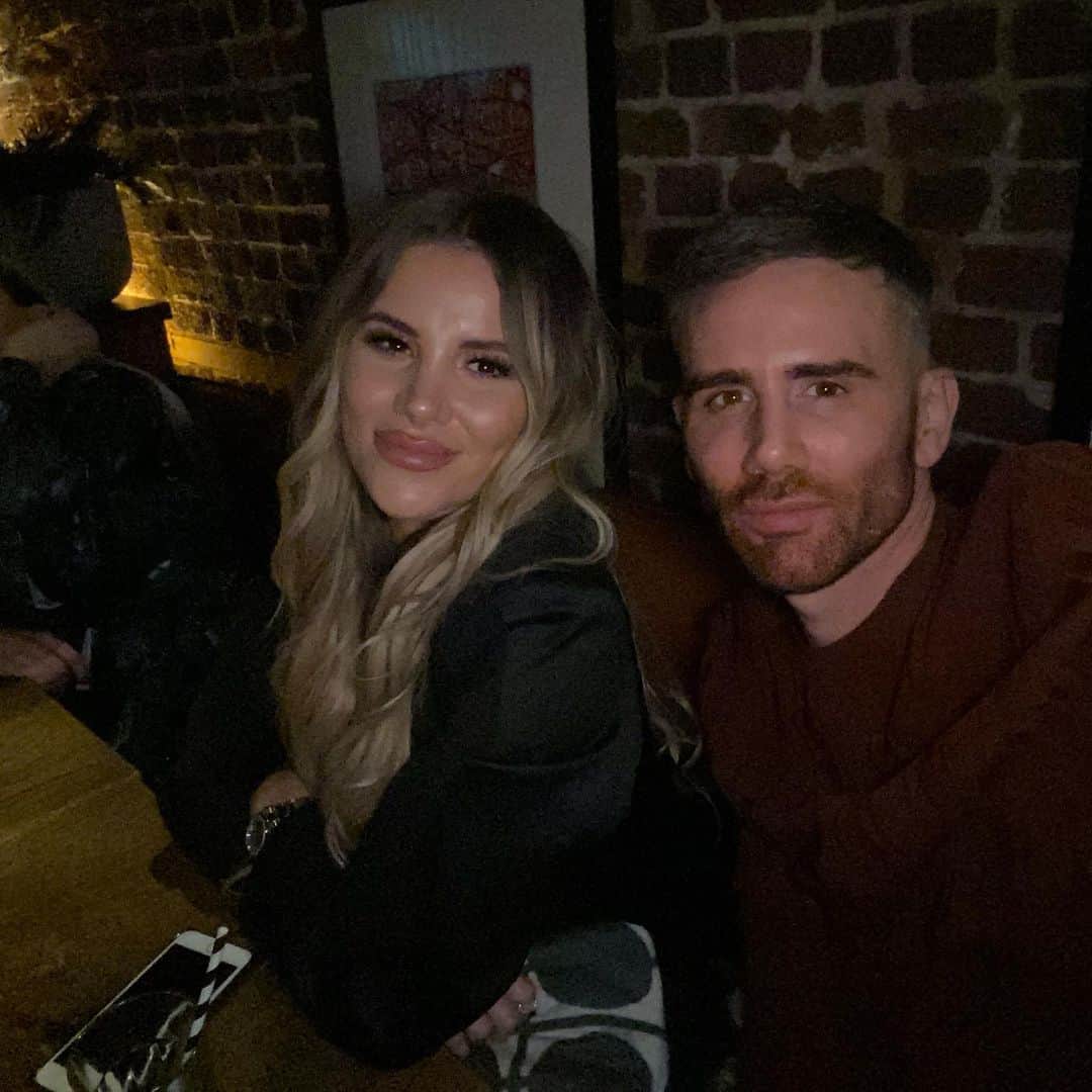 ジョージア・コウソウロウのインスタグラム：「Me & my eyebrow king @matt.newbery for my @bybeaumua birthday ❤️💞」