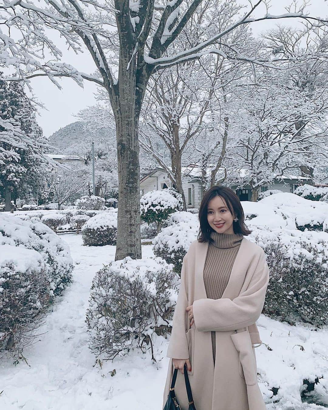 川本彩さんのインスタグラム写真 - (川本彩Instagram)「雪景色が綺麗でワクワクする〜☺️☺️☃️﻿ ﻿ #箱根　#芦ノ湖　#雪景色　#hakone #ashinoko」1月26日 21時20分 - aya_kawamoto