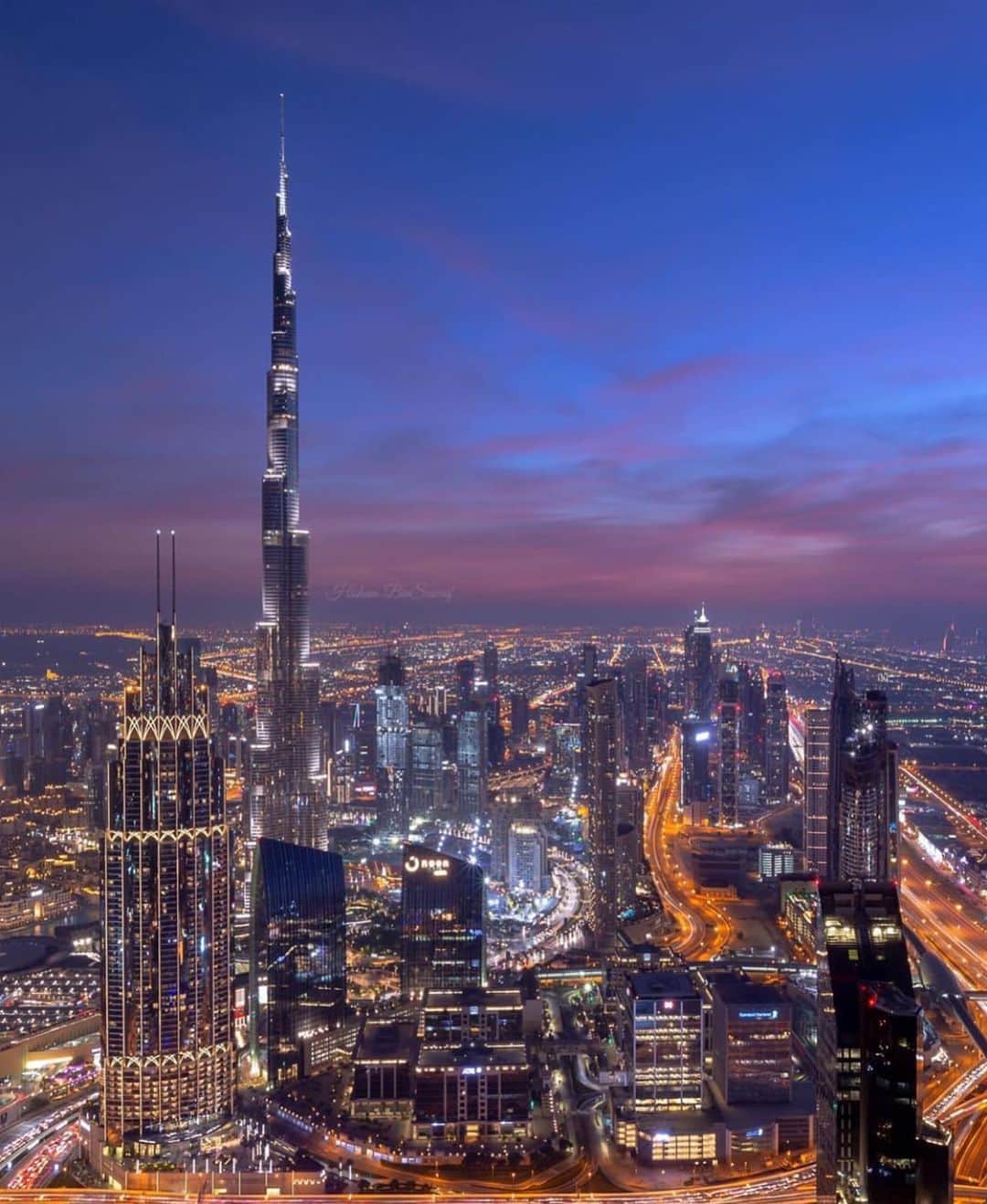 ドバイのインスタグラム：「#Dubai ❤️ #دبي 📷:@binsuwaif」