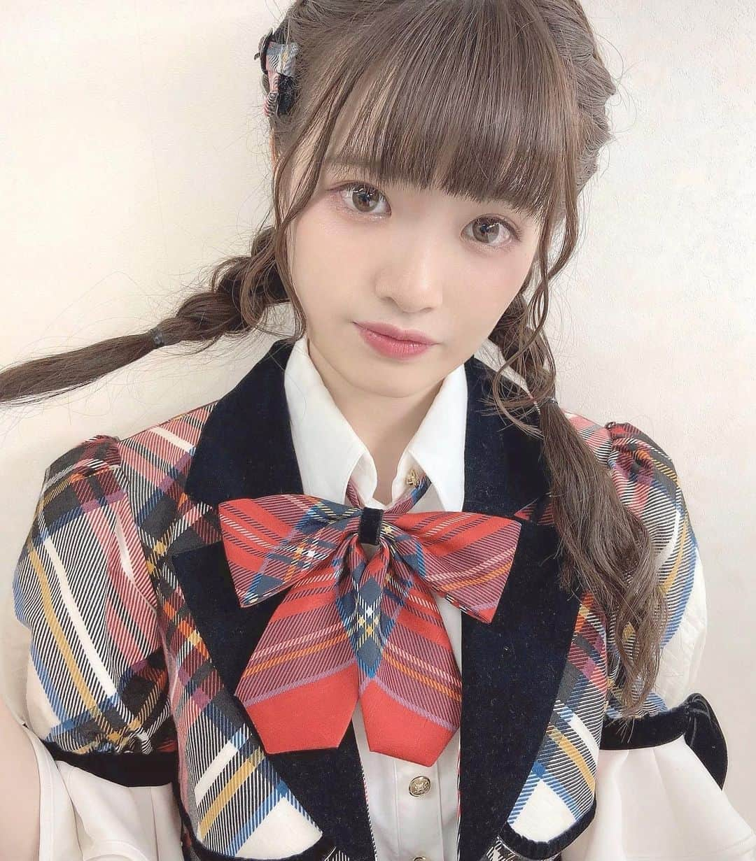 武藤小麟さんのインスタグラム写真 - (武藤小麟Instagram)「. 🤎🎀🍫 . チェック×リボンは最強…🥺♥️ . #三つ編み #ヘアアレンジ #リボン #衣装」1月26日 21時23分 - muto_orin