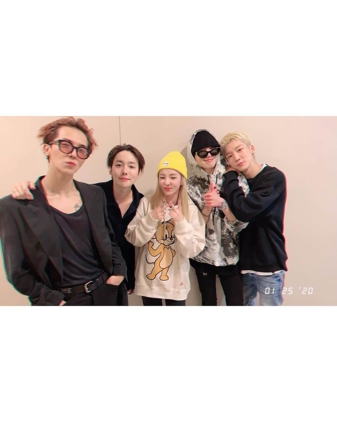 ダラ さんのインスタグラム写真 - (ダラ Instagram)「With #Winner in #Manila 5년전 AON투어때 함께 왔던 위너와 또 다시 이곳에서~!!! 이제는 위너콘서트로!!! 👍 너무 멋있게 성장하고 있는 동생들!!! 👶🏻👶🏻👶🏻👶🏻💙💙💙💙 #WinnerCrossTourInManila 🎉」1月26日 21時34分 - daraxxi