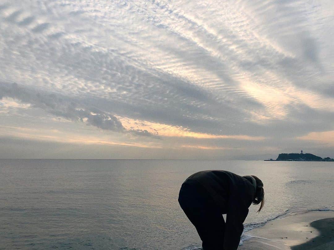 佐々木まゆのインスタグラム：「今日25歳になったんですけど心優しい人達はおめでとうと言ってくれると思うので先に全部まとめてエイ！ありがと〜！！」