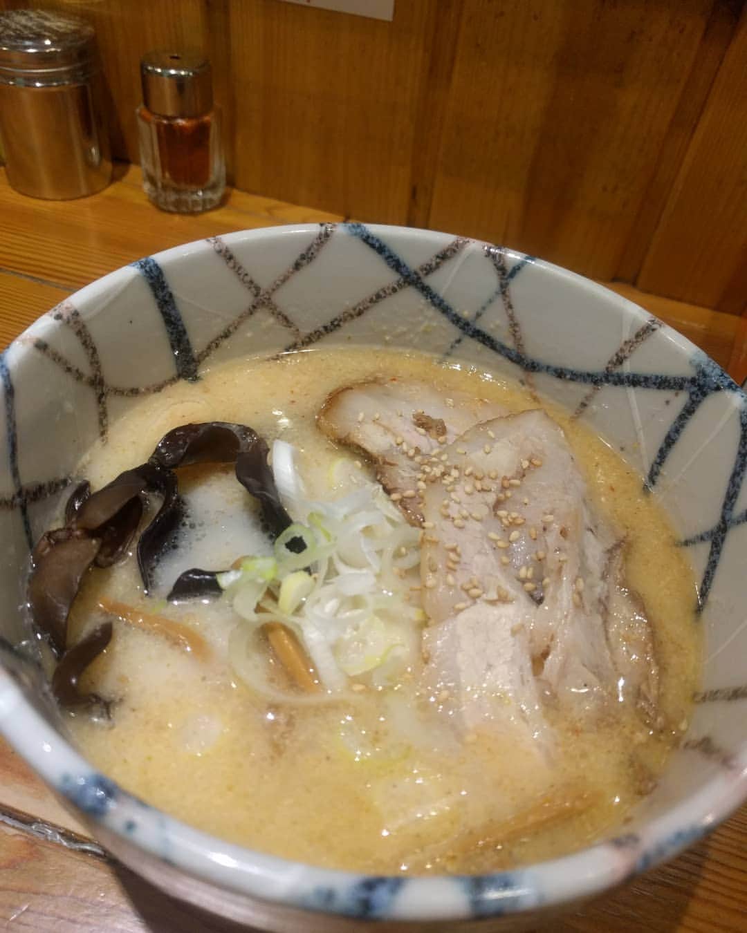 越中睦士のグルメインスタ