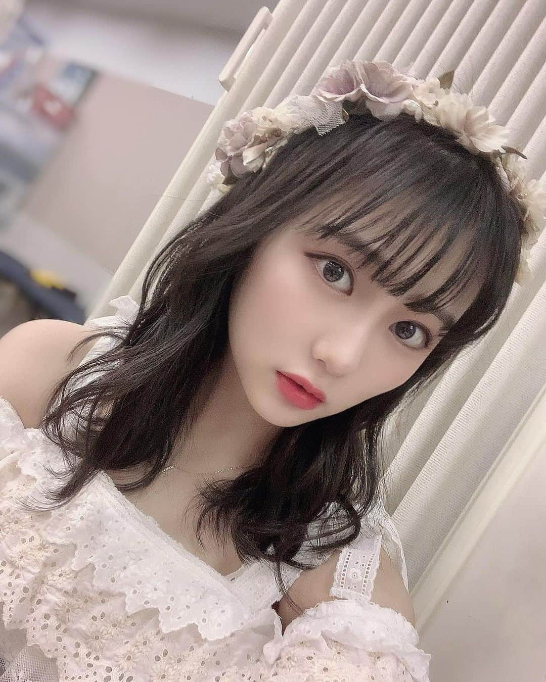 田中美久さんのインスタグラム写真 - (田中美久Instagram)「花冠だいすき🌼🌸🌼👑👸💘 #シースルー前髪 #アイドル衣装　#HKT48  少しだけコメント返すよ😶」1月26日 21時58分 - mikumonmon_48