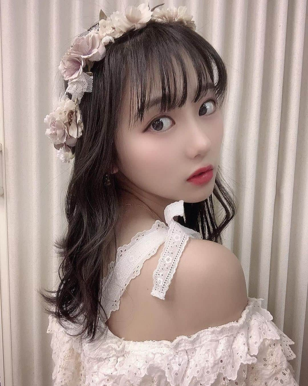 田中美久さんのインスタグラム写真 - (田中美久Instagram)「花冠だいすき🌼🌸🌼👑👸💘 #シースルー前髪 #アイドル衣装　#HKT48  少しだけコメント返すよ😶」1月26日 21時58分 - mikumonmon_48