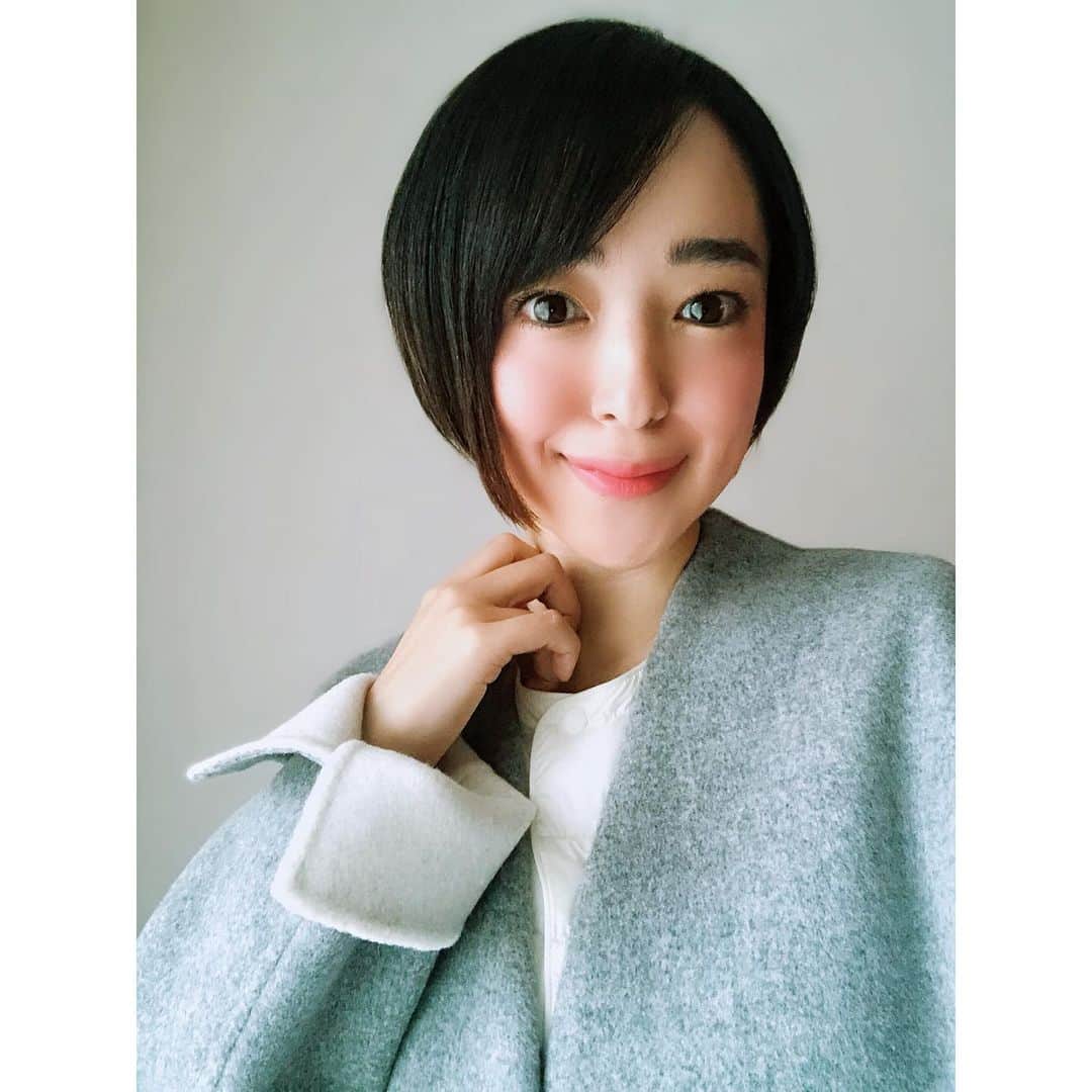 潘めぐみさんのインスタグラム写真 潘めぐみinstagram Soft ただいま ピクシーカットで刈り上げた頭 ハードな印象をお持ちでしょうが 正面は こんな感じです メイクと洋服で だいぶ印象が変わるので 楽しいです 春を先取りな感じで