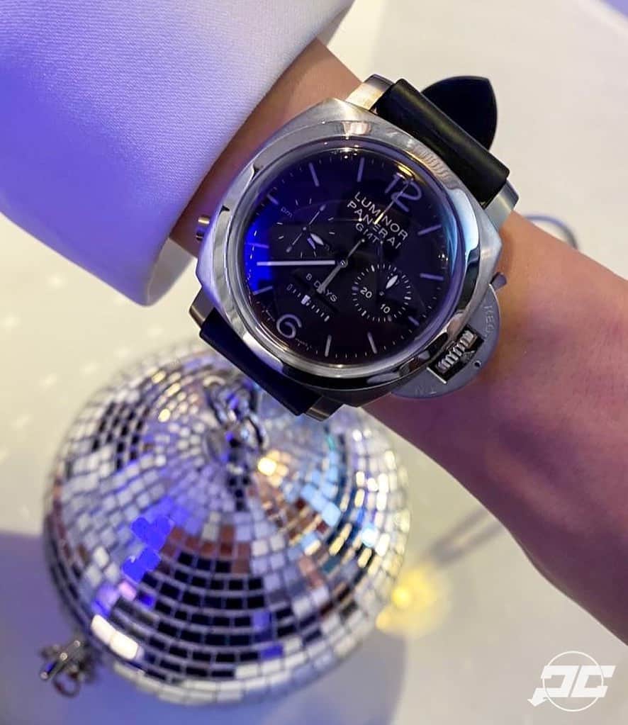 パネライのインスタグラム：「While Kuwait had a lot of my Male friends and followers rocking great #Panerai pieces you couldn’t help but notice a great number of females that loved the brand as well. Here is one example of the Luminor Marina 8 Day GMT Monopulsante Chrono by @amthalm of @mybluxury #paneraicentral」