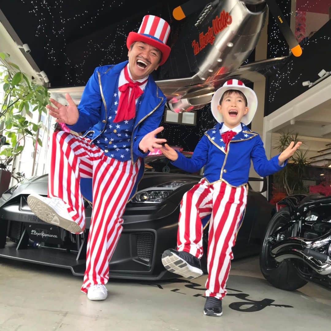 のインスタグラム：「Liberty walk自由に歩く🚶‍♀️🚶‍♂️🚶‍♂️ 今日はハーレー雑誌のプライマリーの撮影NOW🙂  あつと君と楽しい雑誌会が出来ました😊 2月22日発売のプライマリー雑誌もよろしく🙂  プライマリー雑誌から子供達に伝えたい2輪のハーレーの楽しさを🙂ワァーオ  @libertywalkkato @harleydavidson @harleydavidsonjapan @__coboo__  #libertywalk#harleydavidson #usa#lbworks#kids #yokohamatire#coboo」
