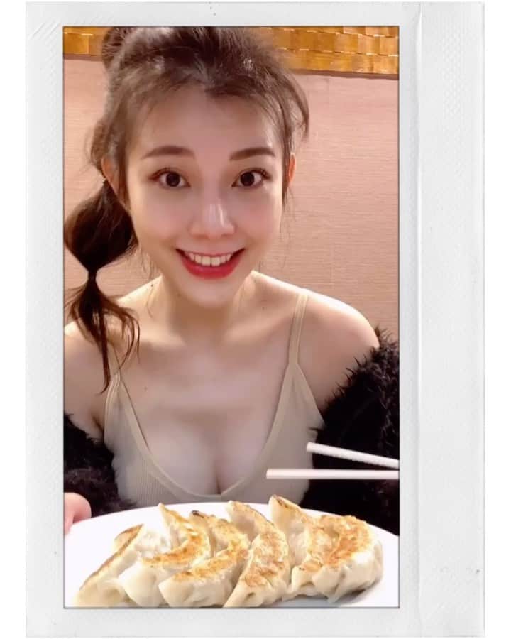 張香香のインスタグラム：「聽說過年初一餃子初二麵 但我偏偏初二要來發個吃餃子🥟🤣 ㊗️初二快樂😛」